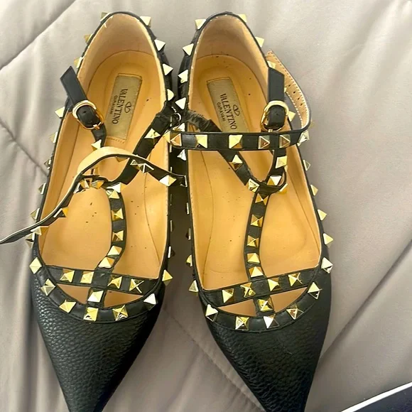 Valentino Super cute shoes - Picture 1 of 3